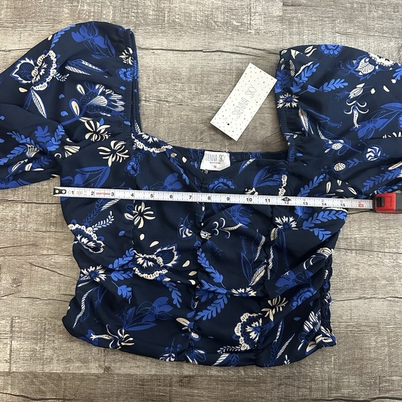 Sienna Sky Smocked Puff Sleeve Crop Top Women's Size Medium Blue Floral‎ NWT - Picture 2 of 7